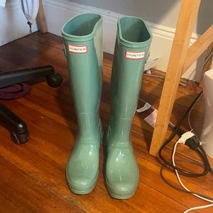 Green Hunter rain boots! Size 7!